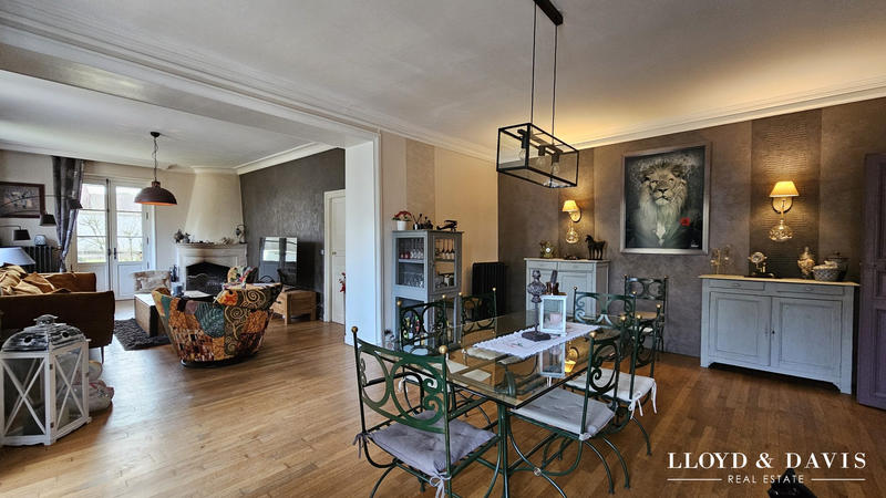 Maison - 455 m² - 13 pièces