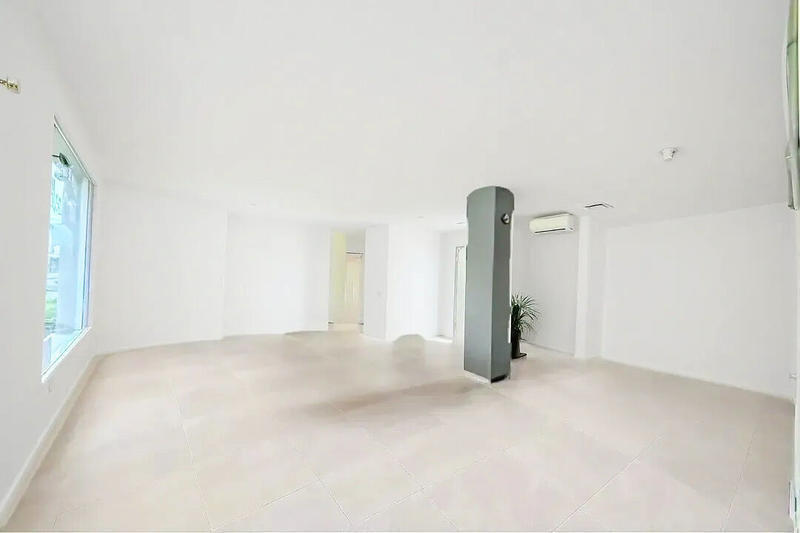 Maison - 263 m² - 8 pièces