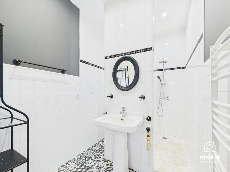 Maison - 270 m² - 15 pièces