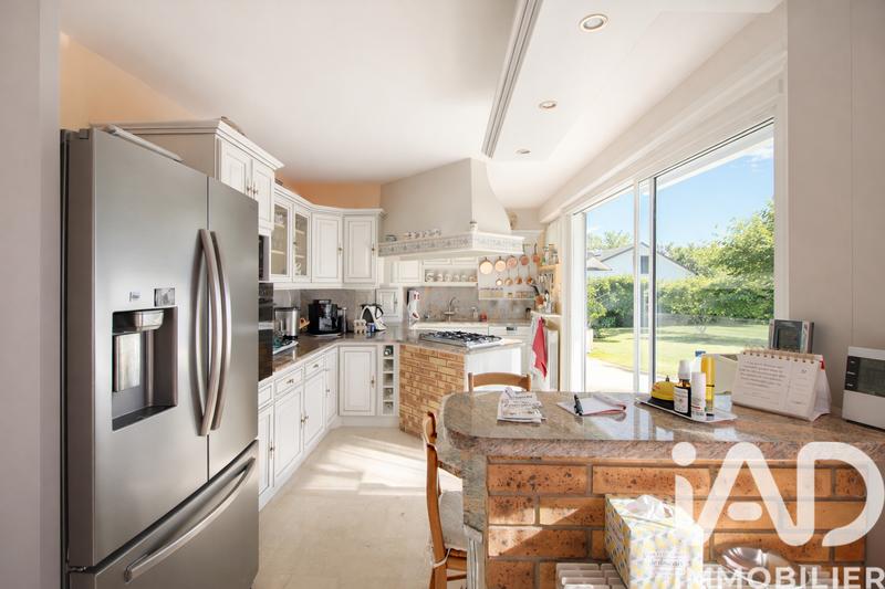 Maison - 240 m² - 8 pièces