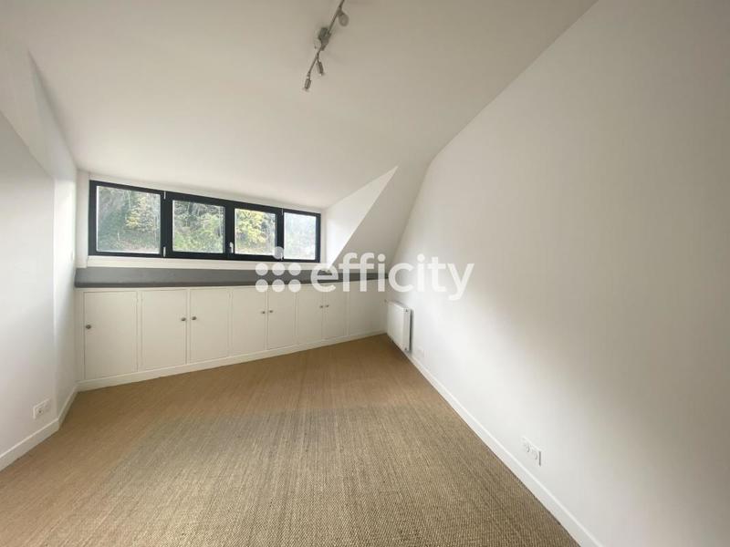 Maison - 208 m² - 8 pièces