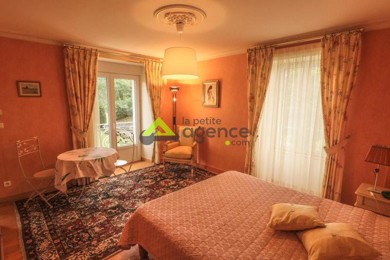 Propriété - 215 m² - 7 pièces