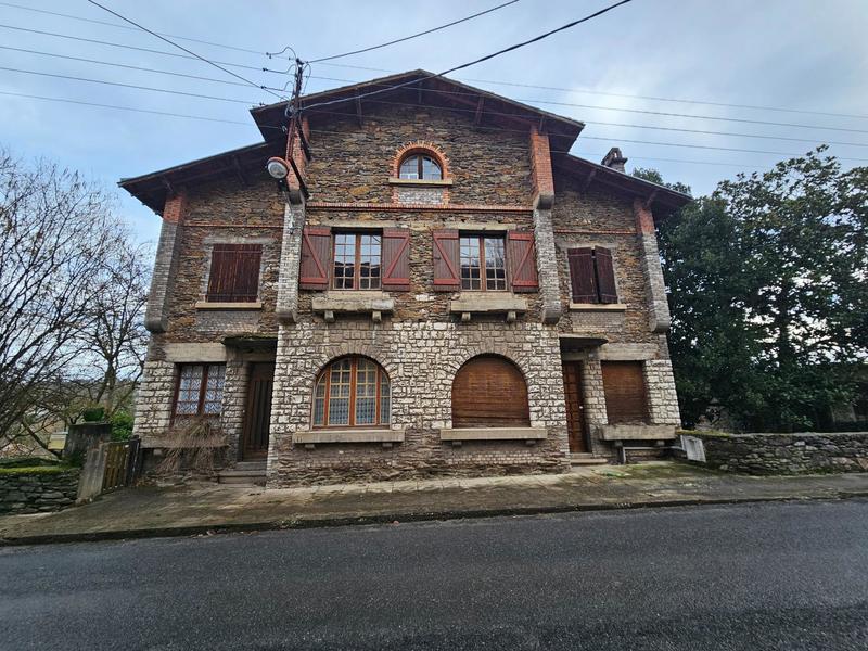Maison - 260 m² - 9 pièces