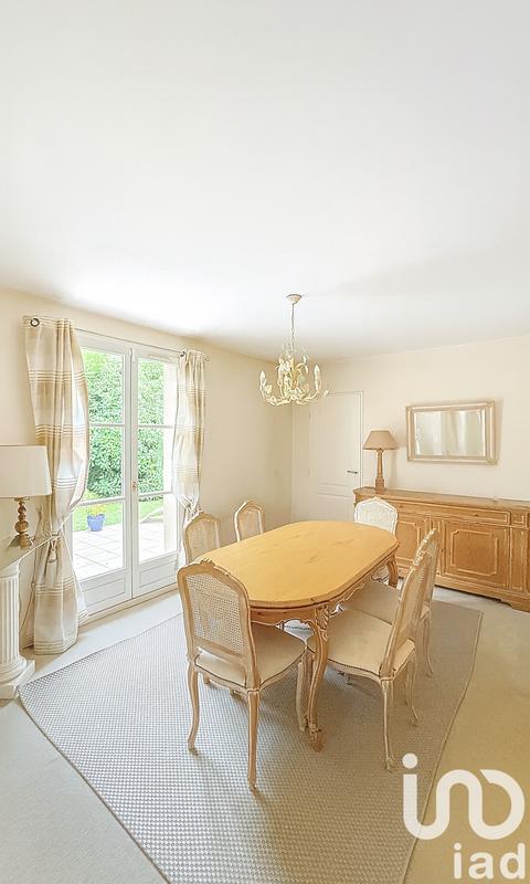 Maison - 202 m² - 7 pièces