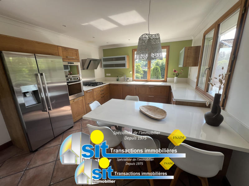 Maison - 270 m² - 9 pièces