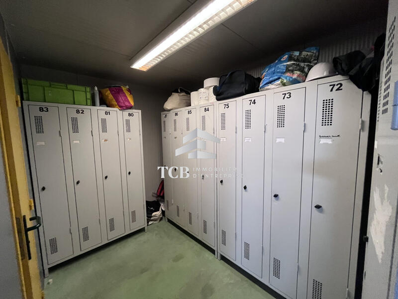 Local d'activités - 383 m²