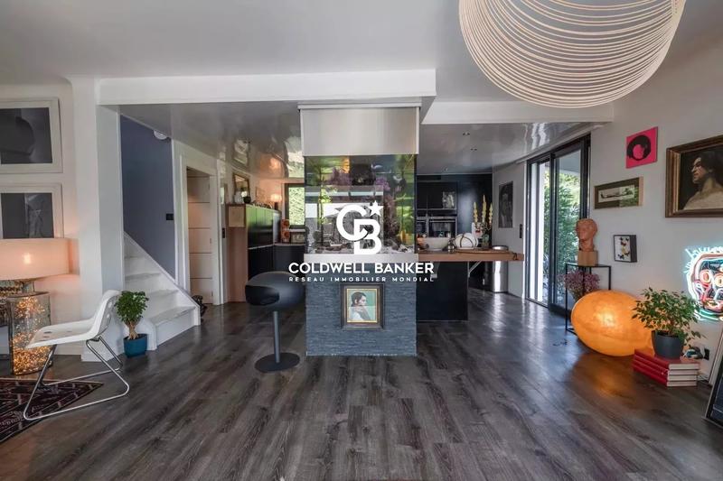 Maison - 179 m² - 7 pièces