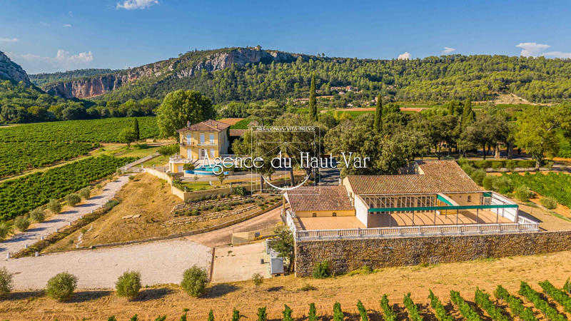 Château - 5 000 m² - 15 pièces