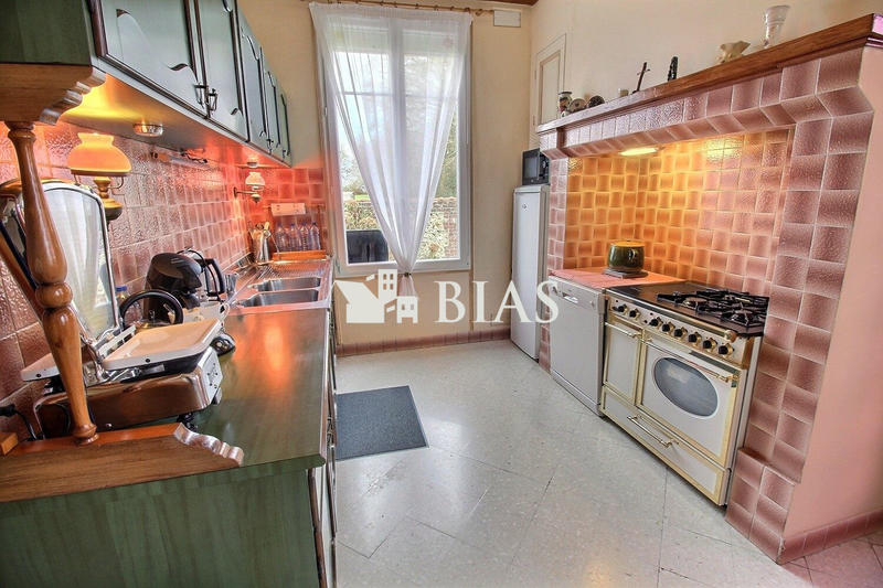 Maison - 300 m² - 12 pièces