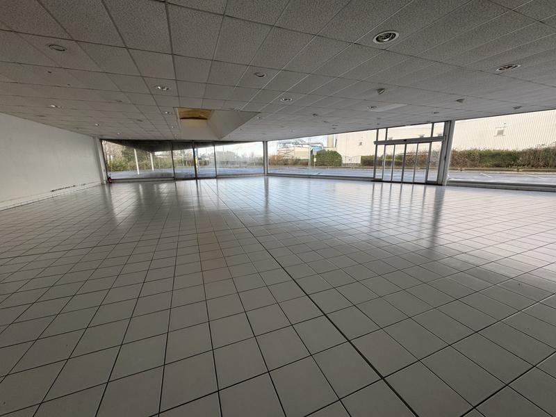 Local d'activités - 850 m²