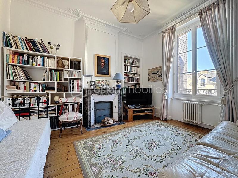 Maison de ville - 214 m² - 9 pièces