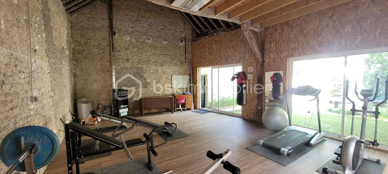 Maison en pierre - 222 m² - 9 pièces