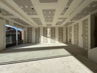 Maison - 99 m² - 4 pièces