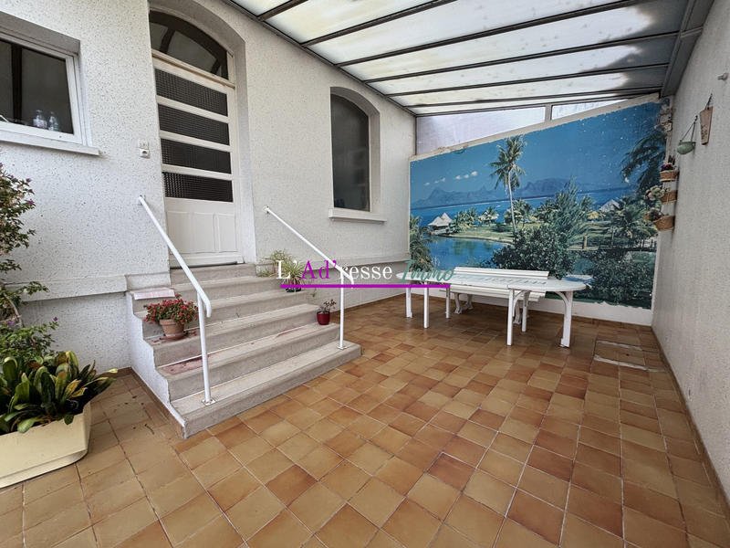 Maison traditionnelle - 238 m² - 7 pièces