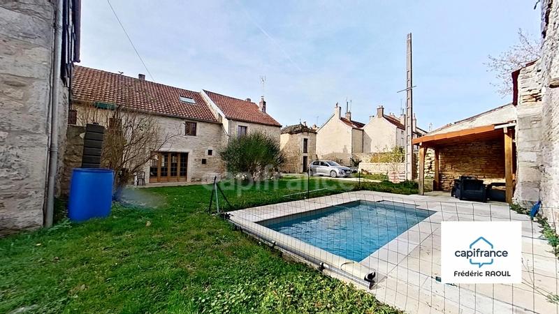 Propriété - 259 m² - 8 pièces