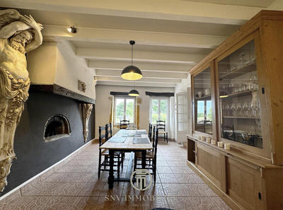 Maison - 221 m² - 7 pièces