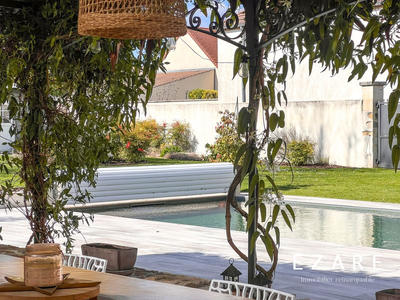 Maison - 360 m² - 8 pièces