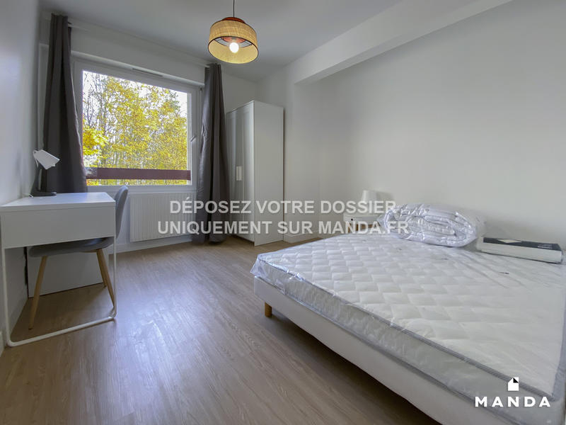 Chambre - 10 m² - 6 pièces