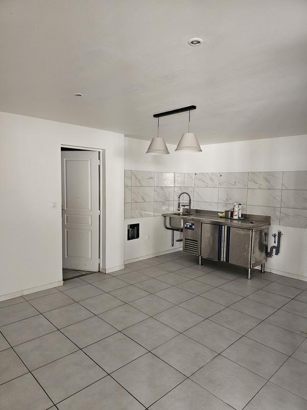 Local commercial - 185 m² - 3 pièces