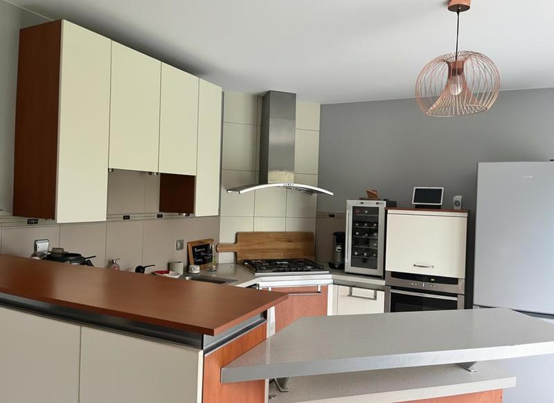 Maison - 201 m² - 7 pièces