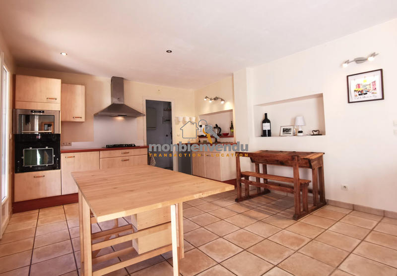 Maison traditionnelle - 140 m² - 8 pièces