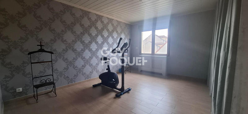 Maison - 180 m² - 8 pièces