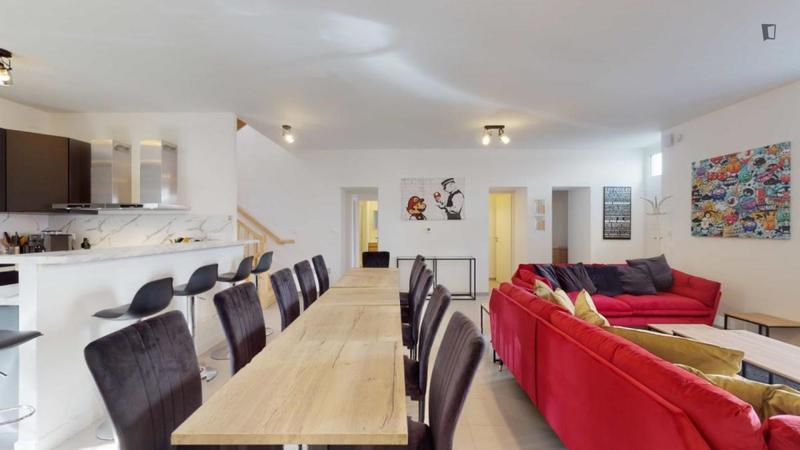 Chambre - 11 m² - 13 pièces