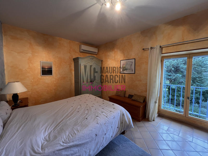 Maison - 243 m² - 8 pièces