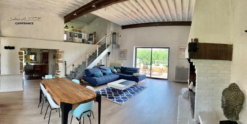 Maison - 259 m² - 9 pièces