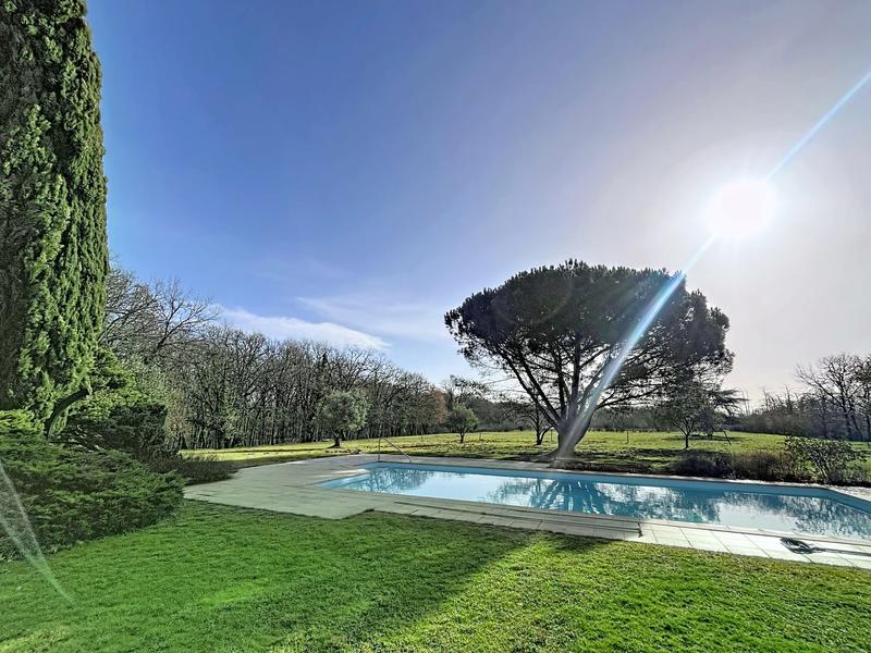 Maison - 320 m² - 12 pièces