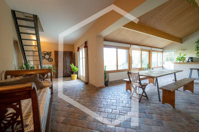 Maison - 240 m² - 9 pièces