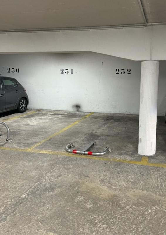 Parking / Garage - 12 m²