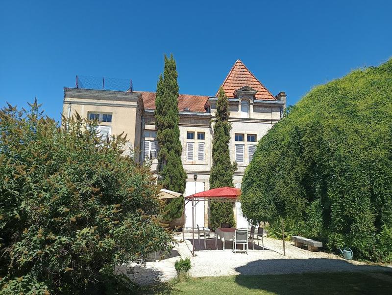 Maison traditionnelle - 420 m² - 14 pièces