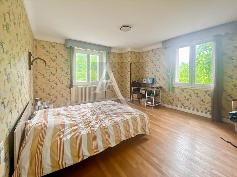 Maison - 140 m² - 8 pièces