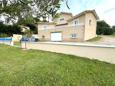 Maison - 225 m² - 8 pièces