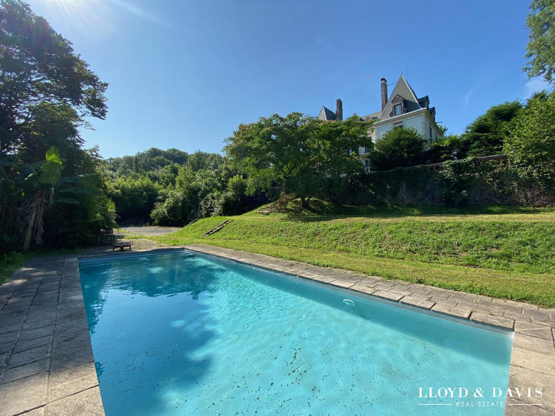 Château - 520 m² - 15 pièces