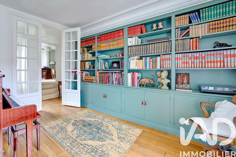 Maison - 299 m² - 10 pièces