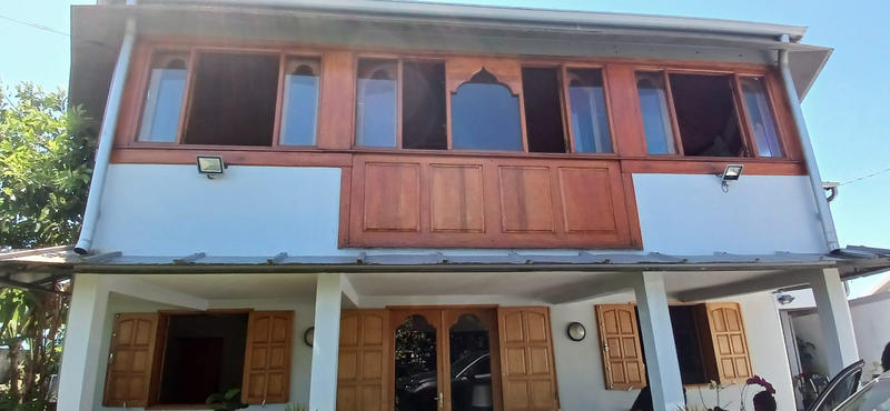 Maison - 350 m² - 14 pièces