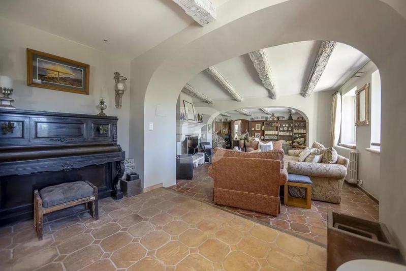 Propriété - 400 m² - 9 pièces