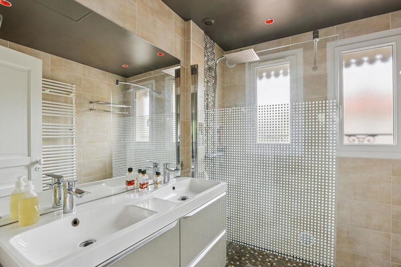 Villa - 221 m² - 6 pièces