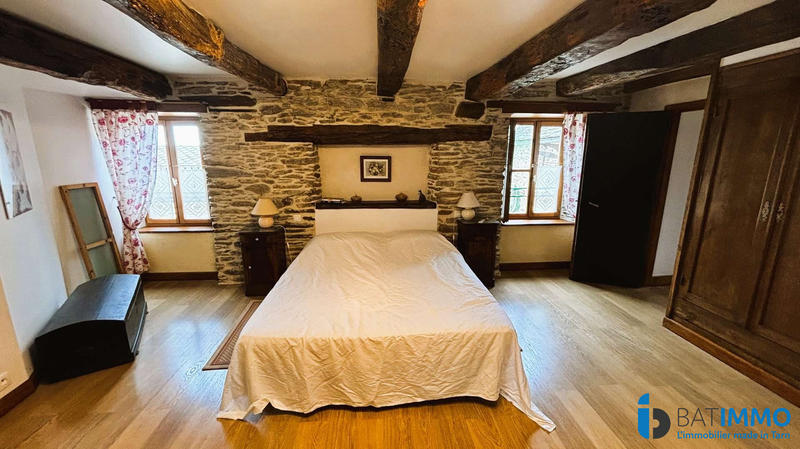 Maison - 373 m² - 8 pièces