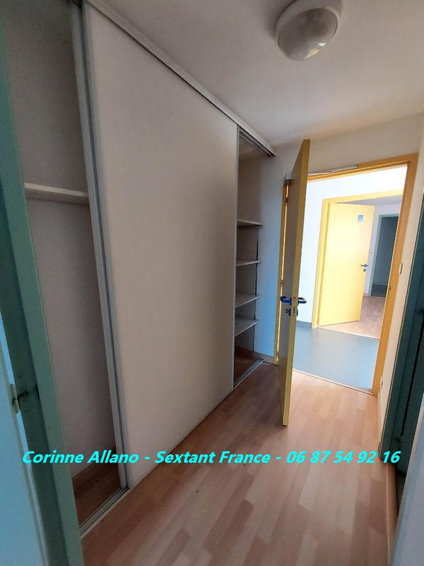 Maison - 1 528 m² - 40 pièces