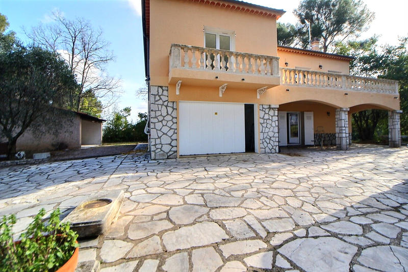 Maison - 200 m² - 7 pièces