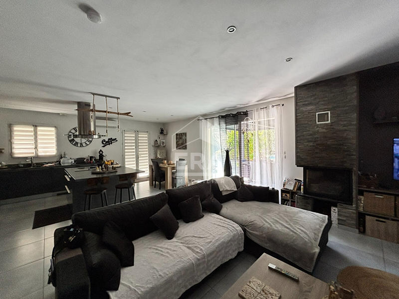 Maison - 93 m² - 4 pièces