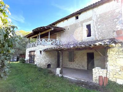 Maison - 288 m² - 12 pièces