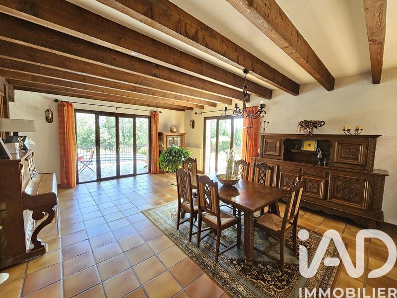 Maison - 202 m² - 6 pièces