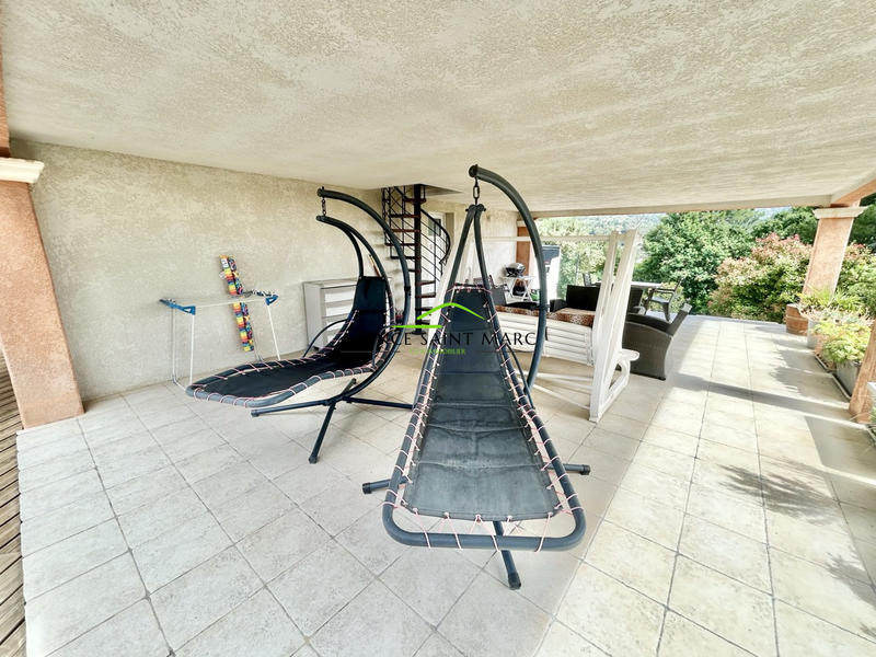 Maison - 180 m² - 5 pièces