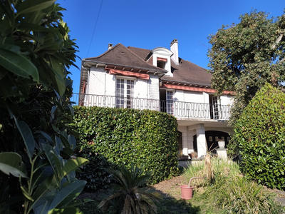 Maison - 196 m² - 9 pièces