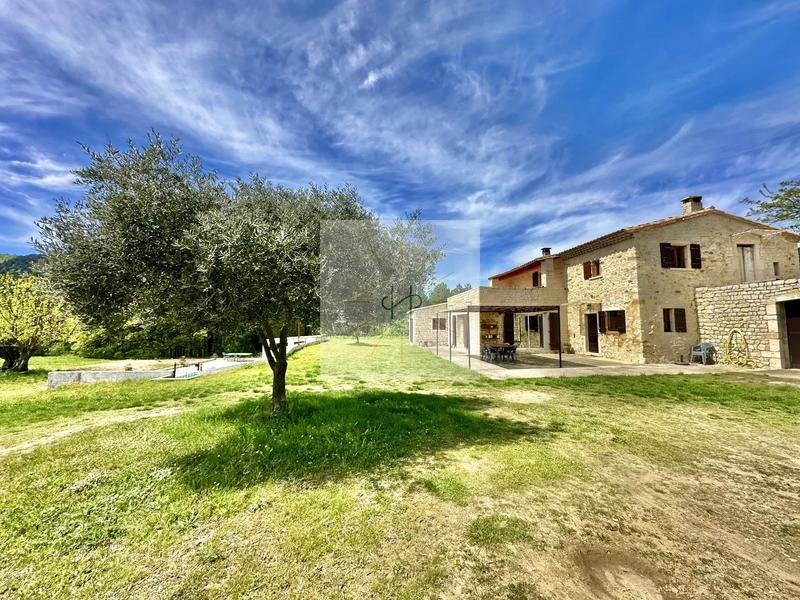 Maison - 166 m² - 6 pièces