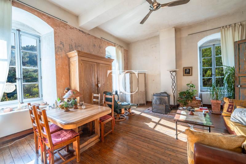 Maison - 379 m² - 19 pièces